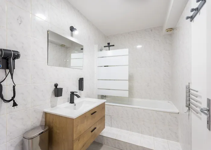 B&B Sophie - 2 Sdb - Balcon - Wifi - Parking *